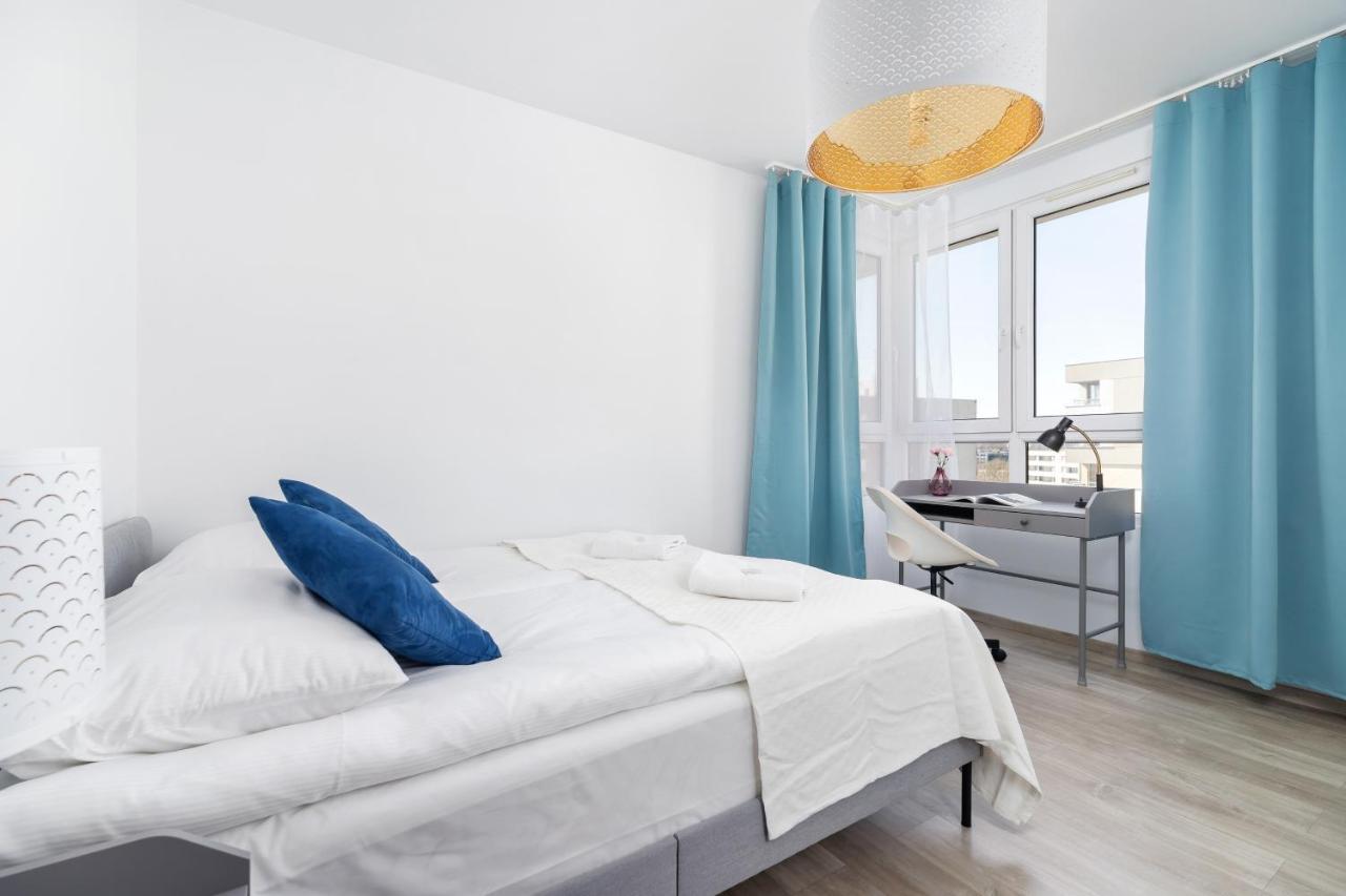 Avia Apartment Three Bedroom Two Balcony Ac & Parking By Noclegi Renters Krakow Exterior photo