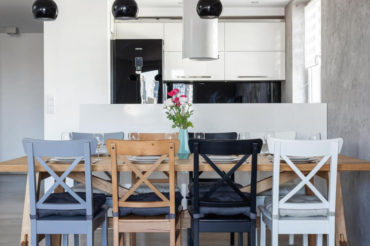 Avia Apartment Three Bedroom Two Balcony Ac & Parking By Noclegi Renters Krakow Exterior photo